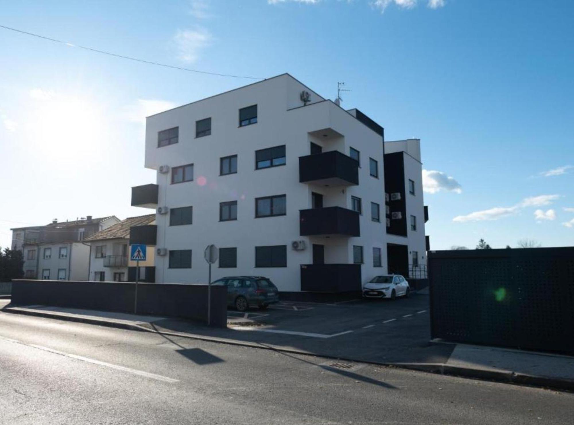 Apartment Kona - Free Parking & Self Check-In Ivanja Reka エクステリア 写真