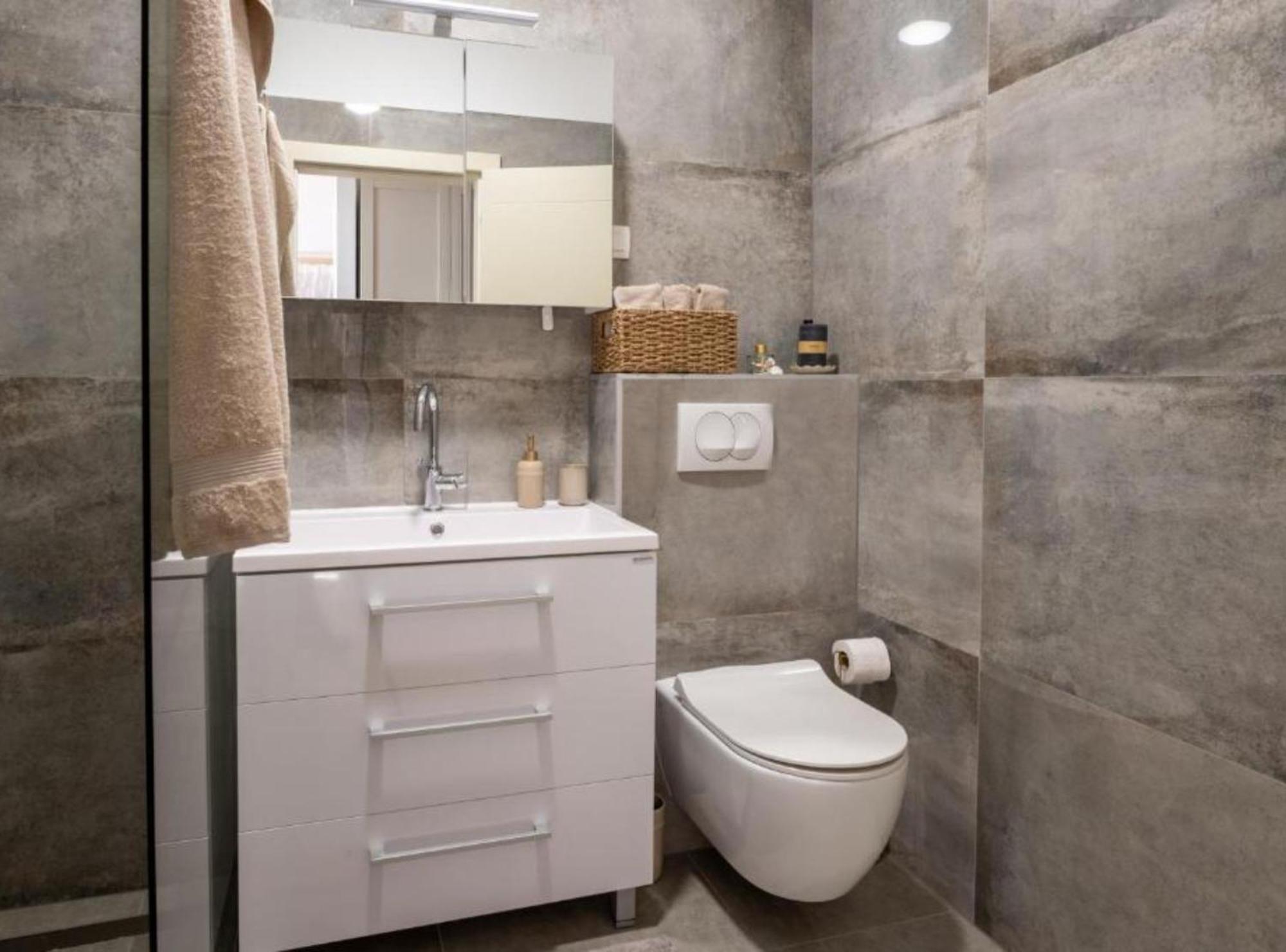 Apartment Kona - Free Parking & Self Check-In Ivanja Reka エクステリア 写真
