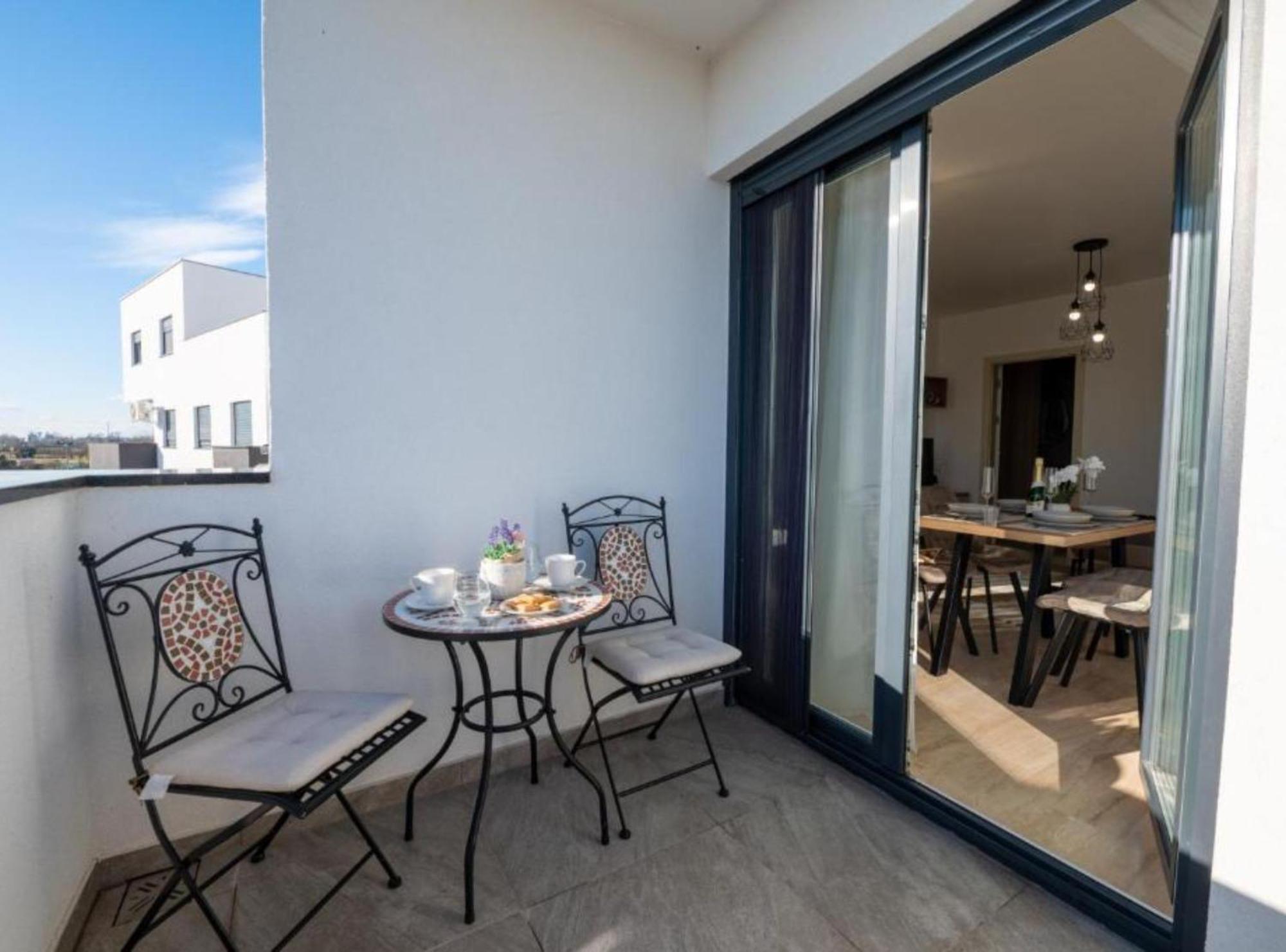 Apartment Kona - Free Parking & Self Check-In Ivanja Reka エクステリア 写真